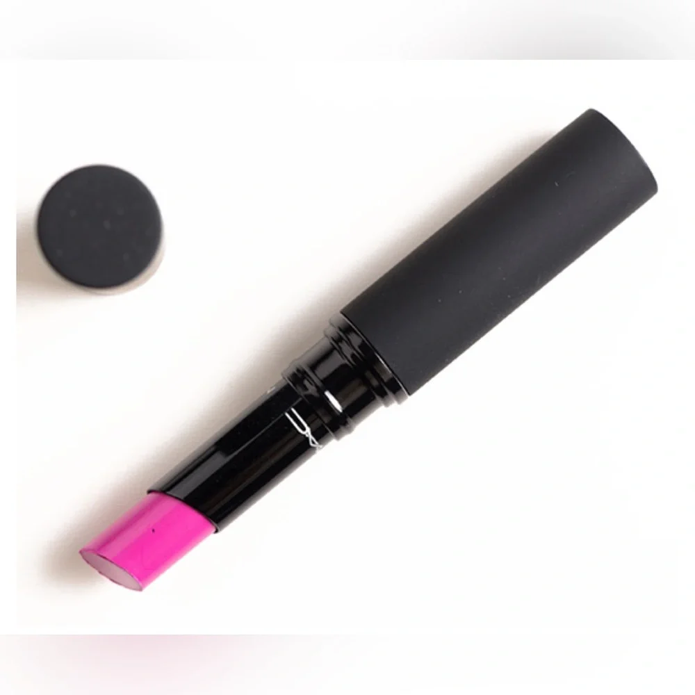 MAC NIGHT BLOOMING Mattene Lipstick. LIMITED EDITION. NEW IN BOX.